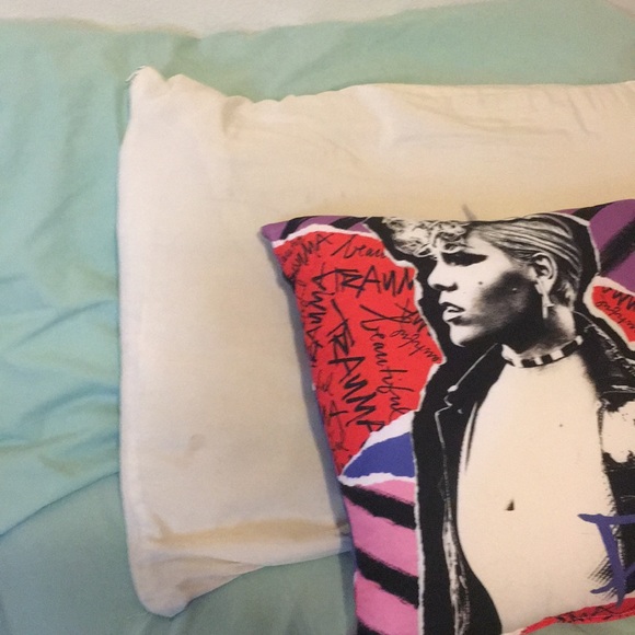 Pink throw pillow - Picture 4 of 4